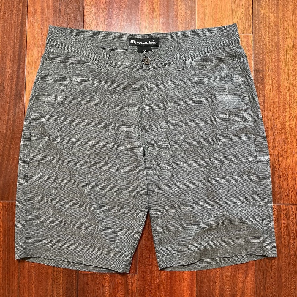 Travis Mathew Shorts Mens 32 Gray Plaid Performance Golf Stretch Preppy 33x9 9"